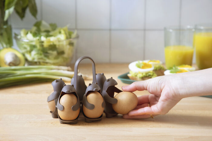 egg-holders-eggbears-peleg-design-2-5fa278015d99f_700.jpg