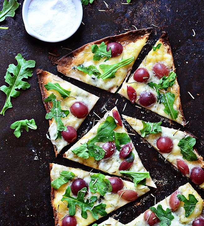 grilled-grape-flatbread-pizza.jpg