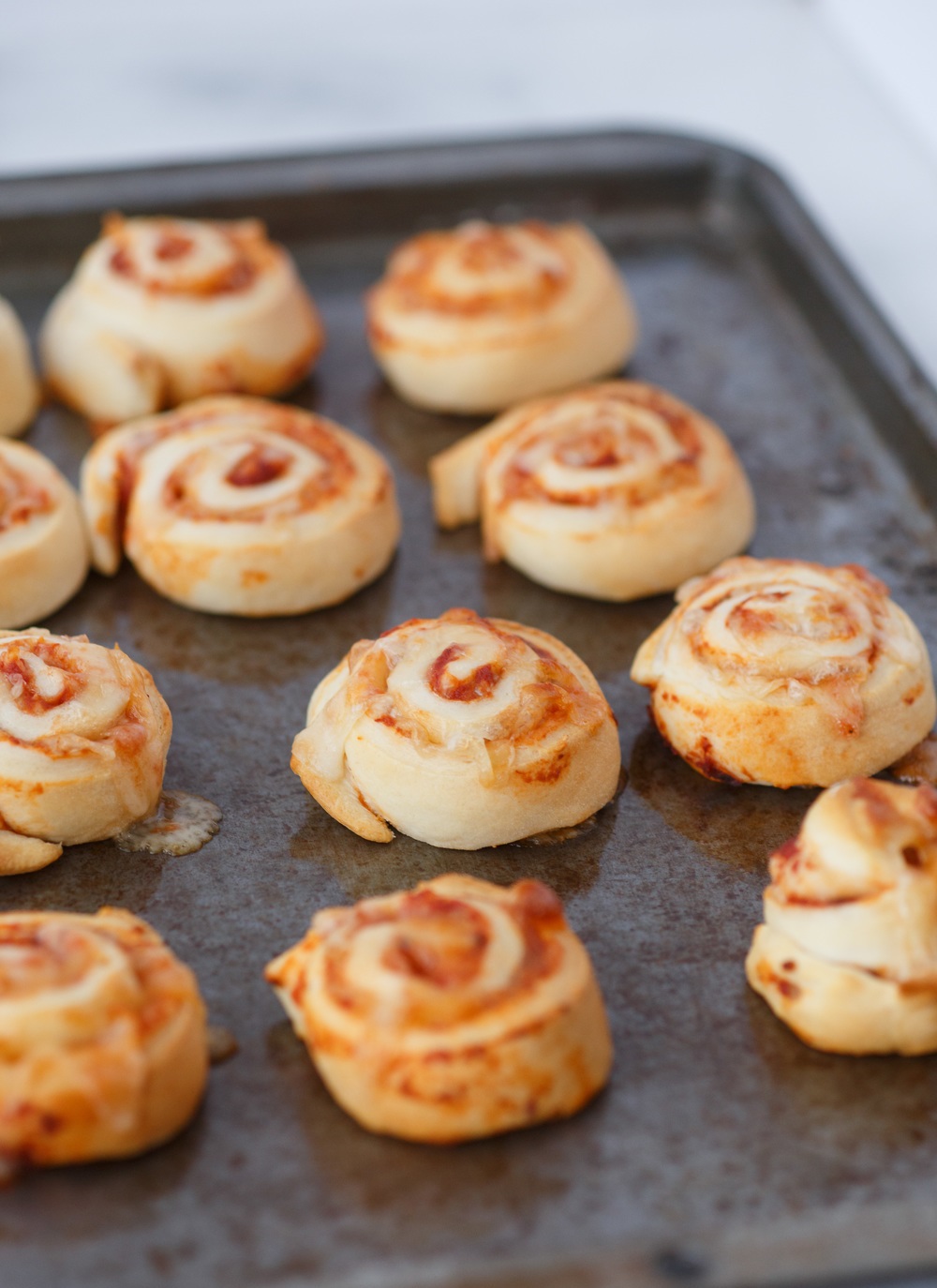 pizza_rolls_on_the_table_in_20_minutes_a_crowd_pleasing_dinner_or_lunch_recipe_these_freeze_great_and_are_great_for_school_lunch_packing_whatlisacooks_com_1.jpg